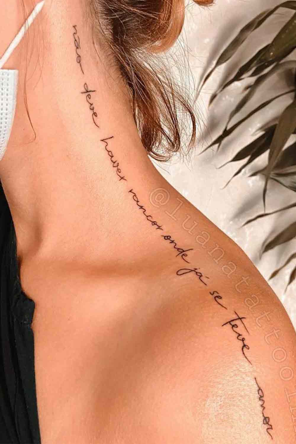 tatuagem-de-frases-no-ombro-8 