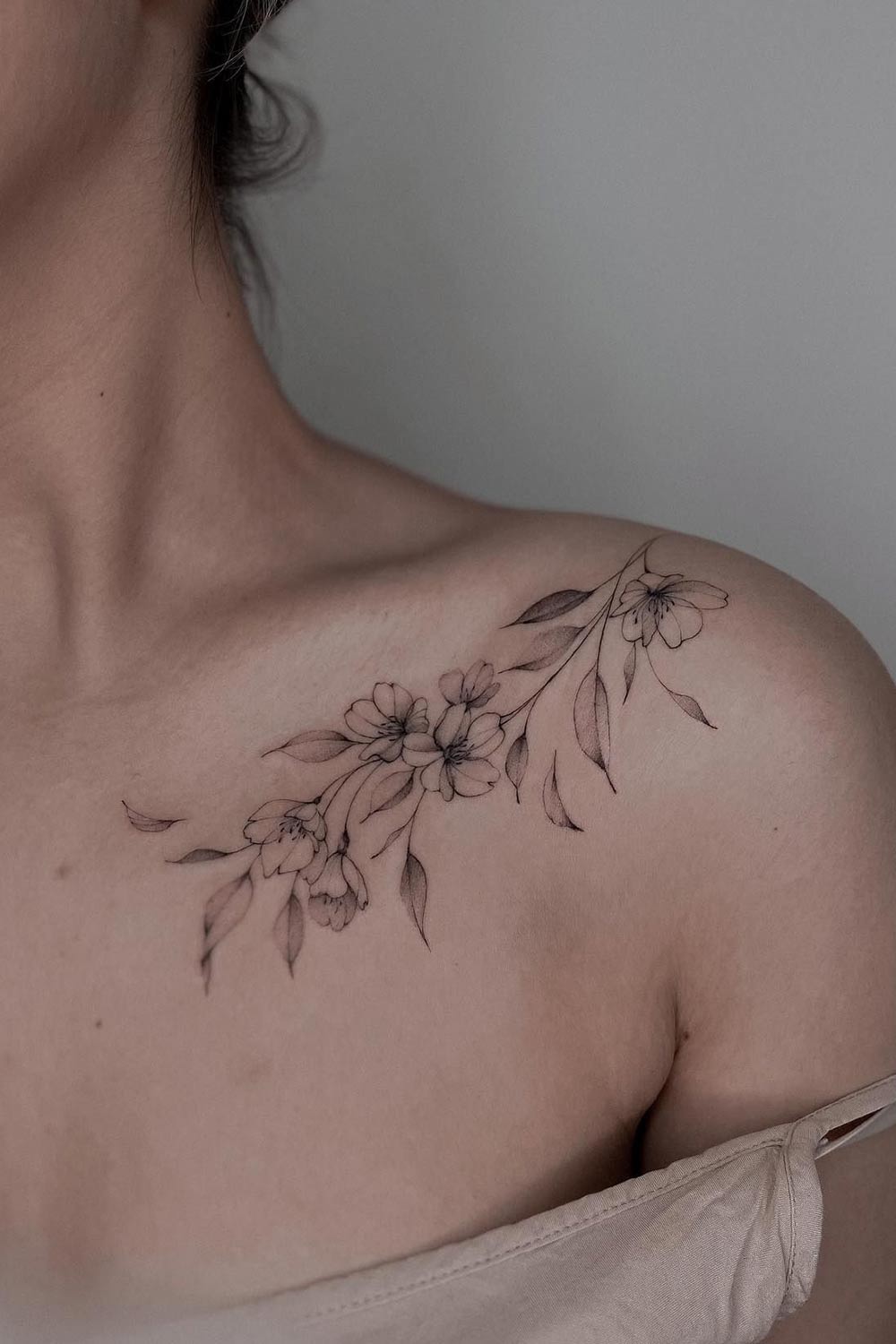 tatuagem-de-planta-no-ombro 