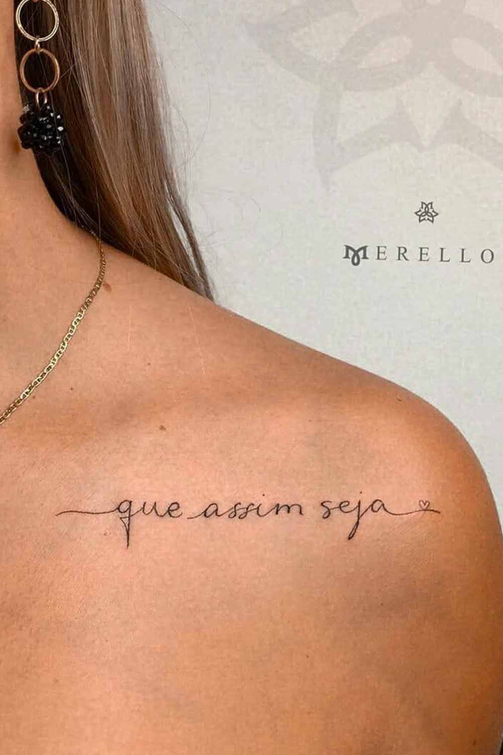 tatuagens-femininas-no-ombro-de-frases-8 