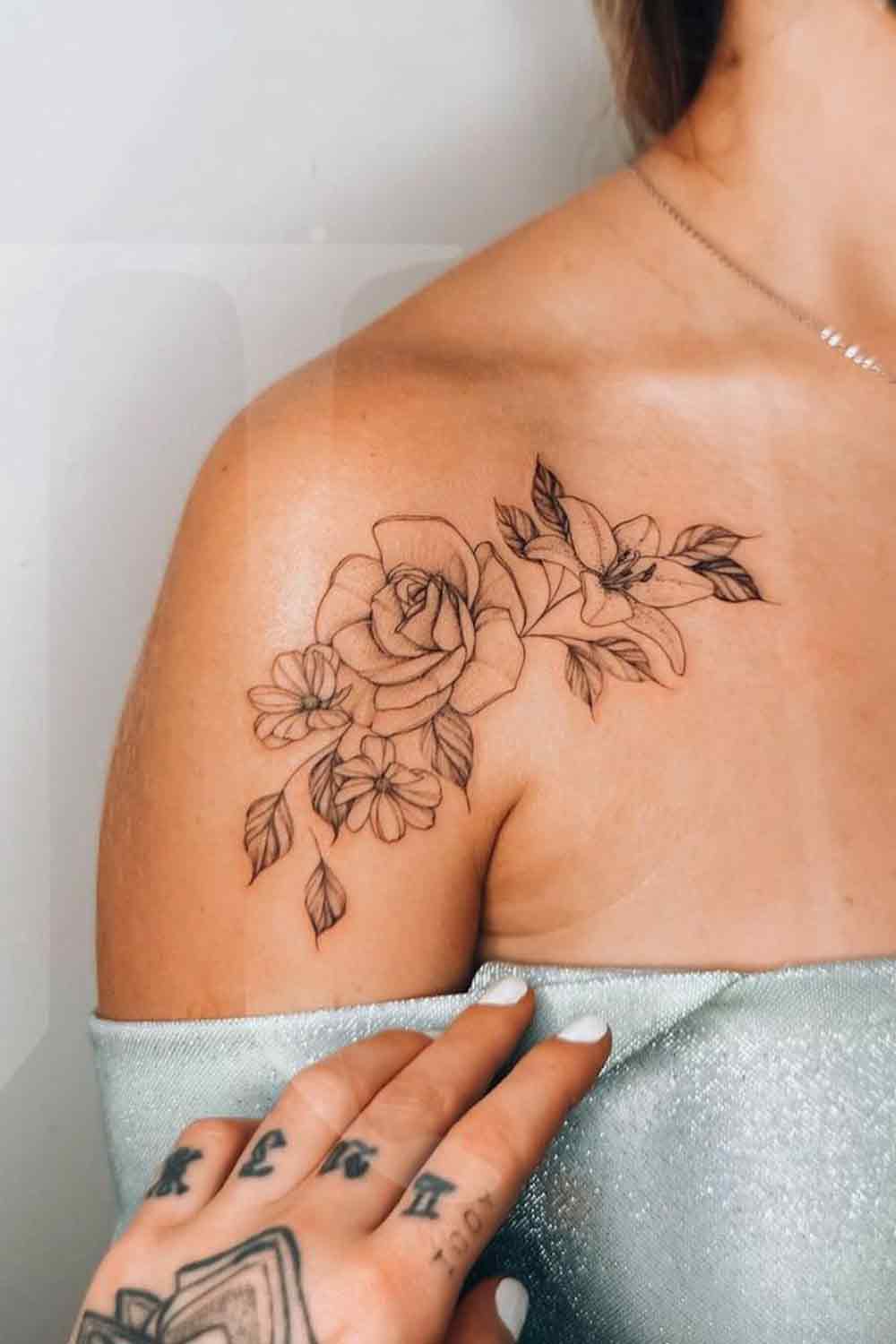 tatuagens-femininas-no-ombro-pequenas-10 