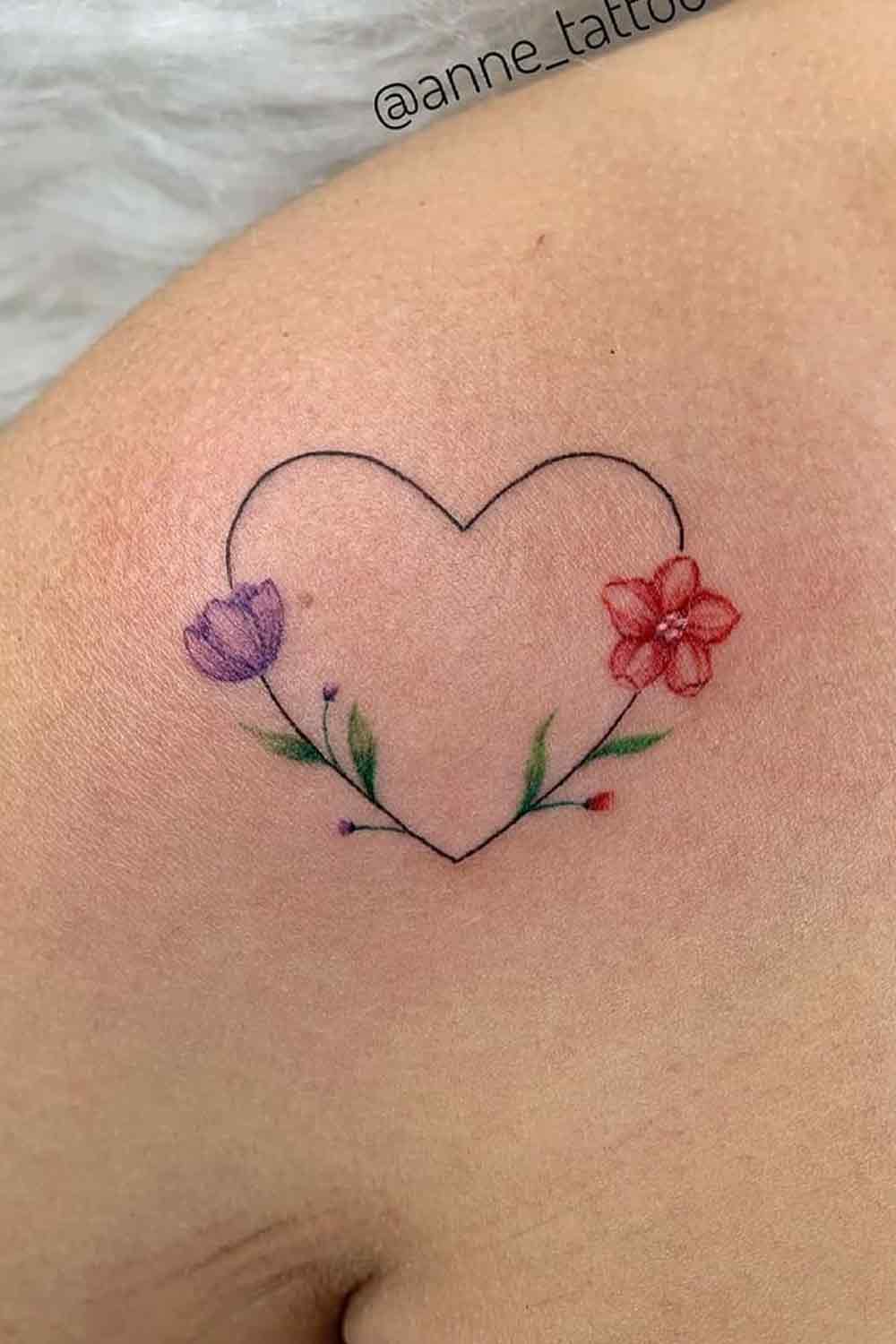 tatuagens-femininas-no-ombro-pequenas-11 