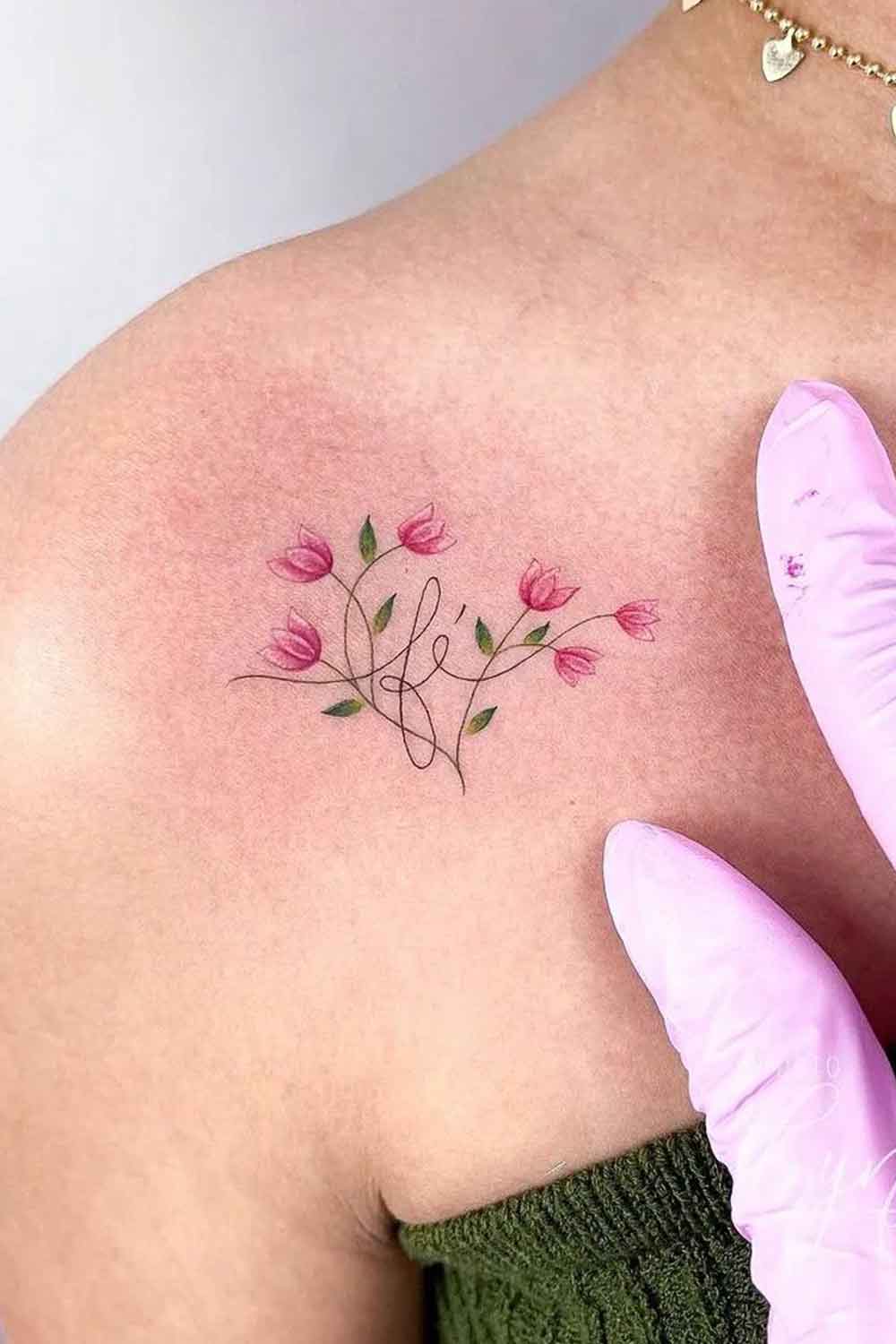 tatuagens-femininas-no-ombro-pequenas-12 