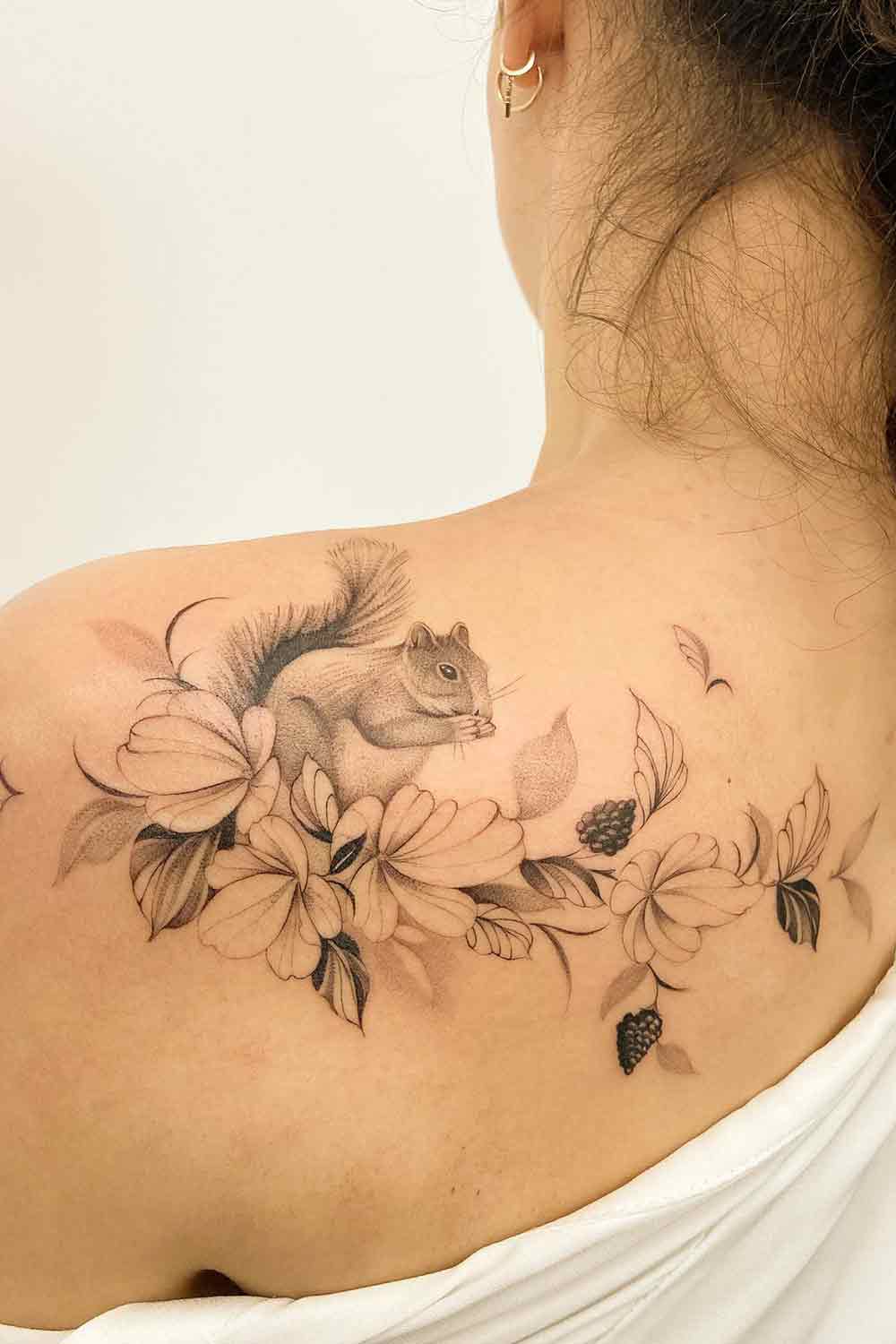 tatuagens-florais-no-ombro-21 