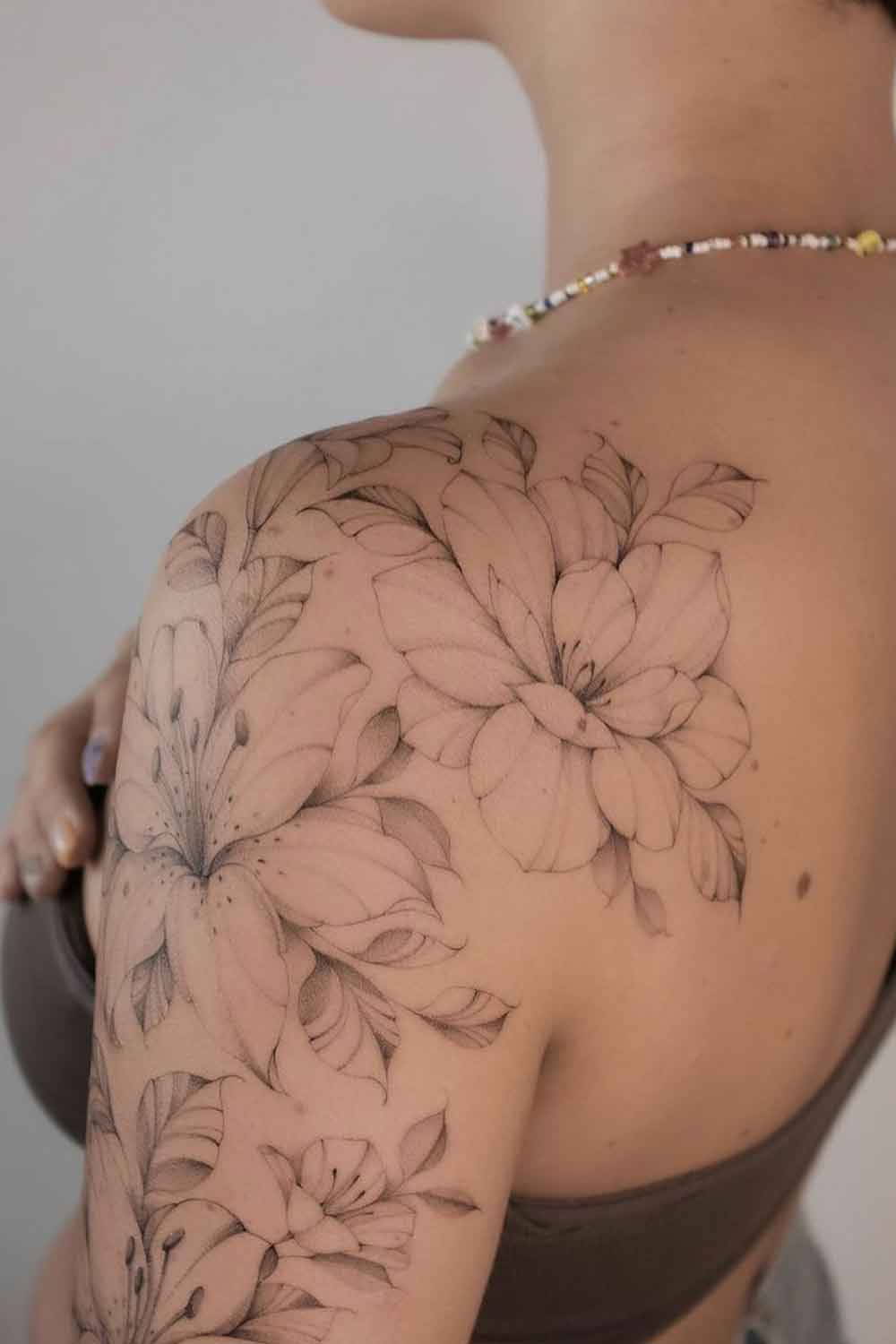 tatuagens-florais-no-ombro-8 