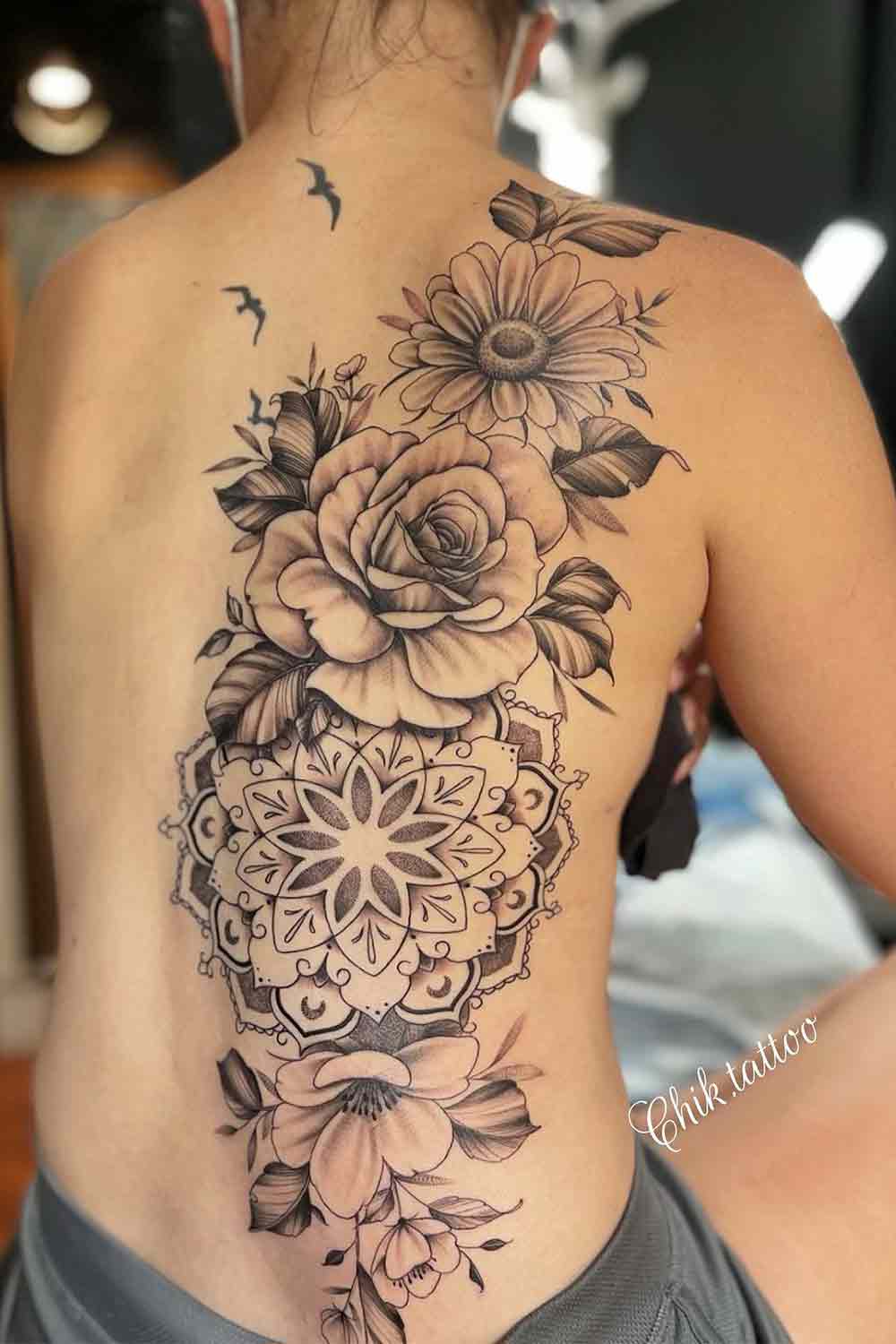 tatuagens-florais-no-ombro-feminino-4 
