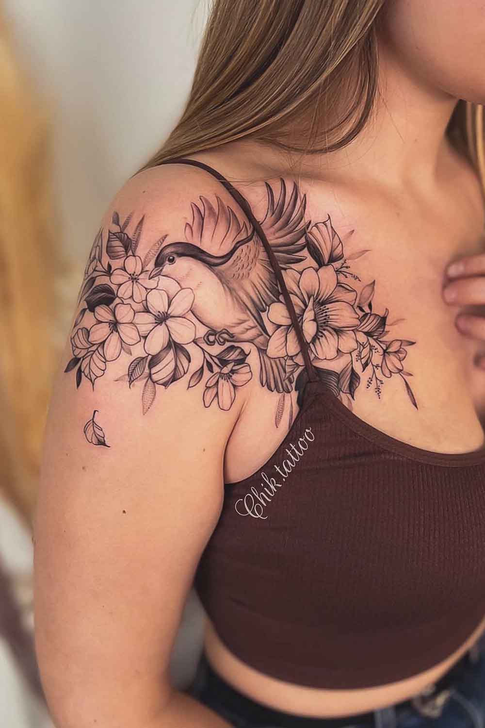 tatuagens-florais-no-ombro-feminino-5 