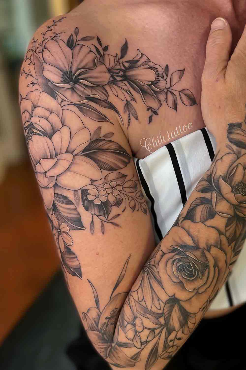 tatuagens-florais-no-ombro-feminino-7 
