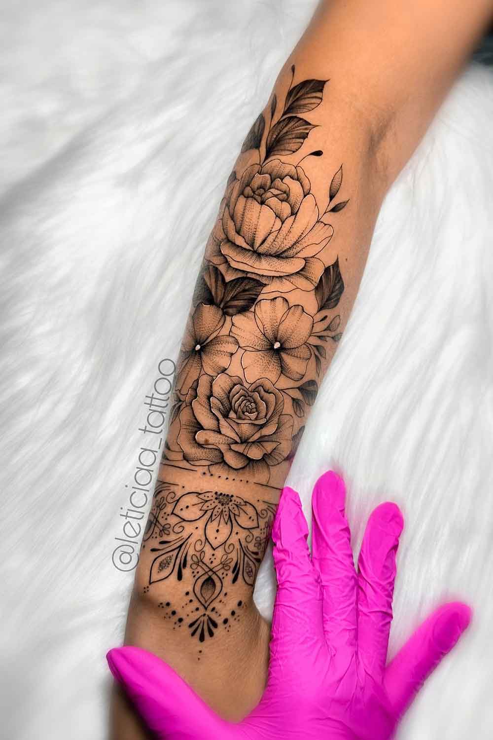 tatuagem-floral-2024-no-antebraco 