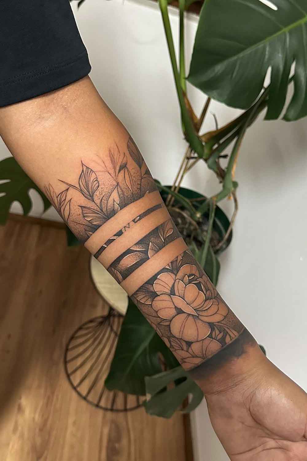 tatuagem-floral-no-antebraco-2024 